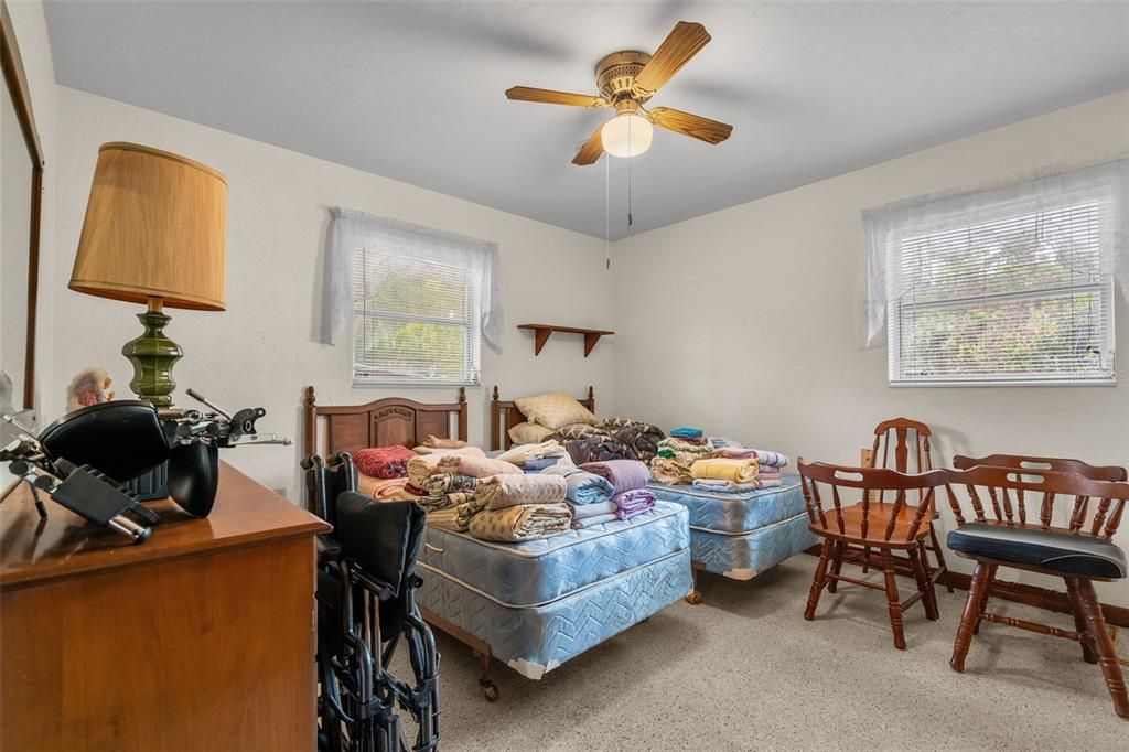 For Sale: $850,000 (5 beds, 3 baths, 2736 Square Feet)