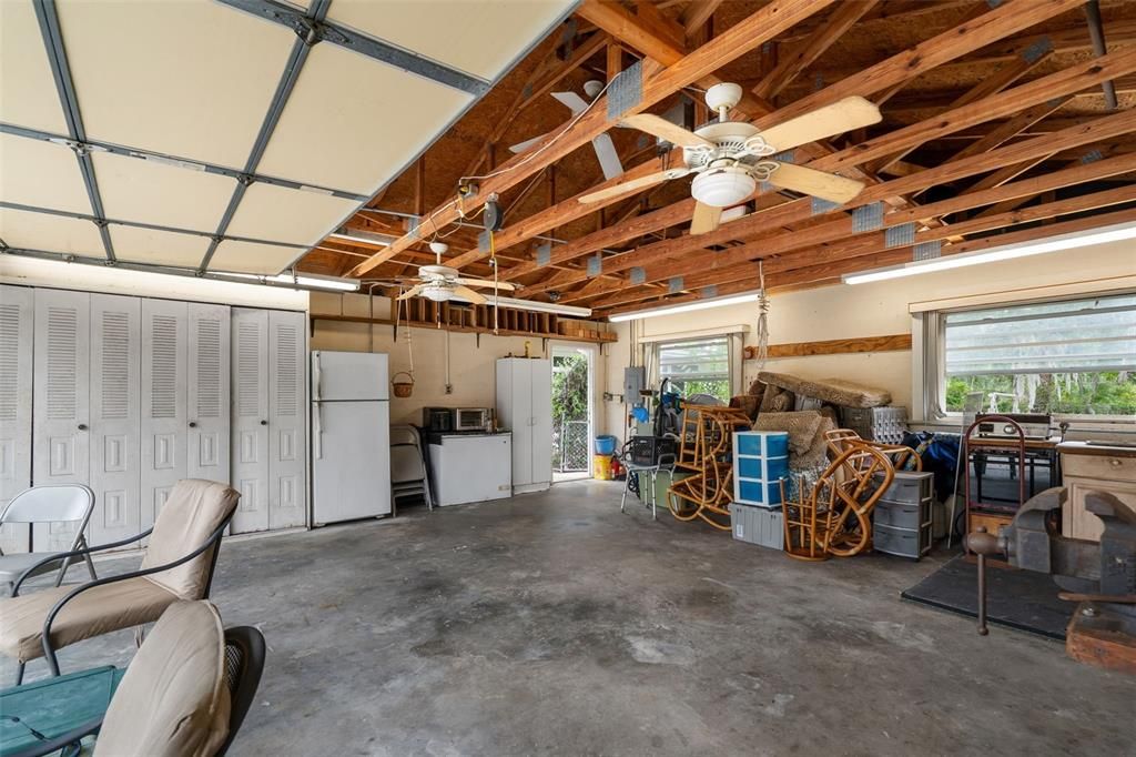 For Sale: $850,000 (5 beds, 3 baths, 2736 Square Feet)
