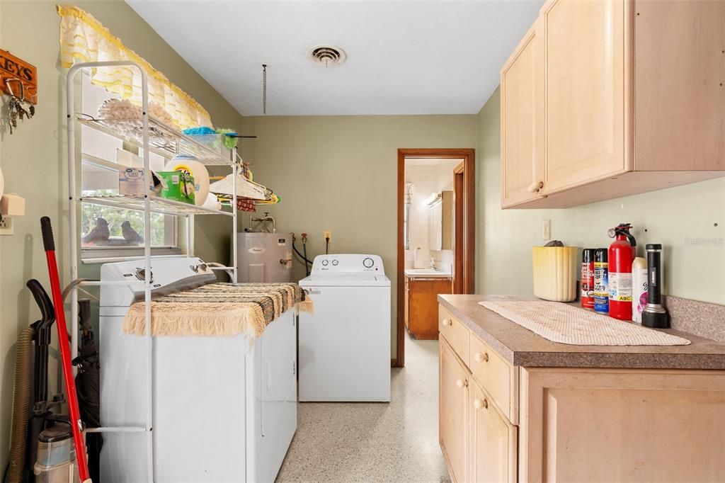 For Sale: $850,000 (5 beds, 3 baths, 2736 Square Feet)