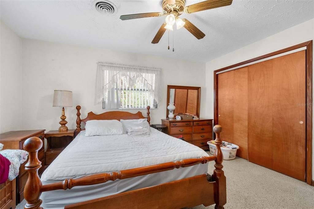 For Sale: $850,000 (5 beds, 3 baths, 2736 Square Feet)