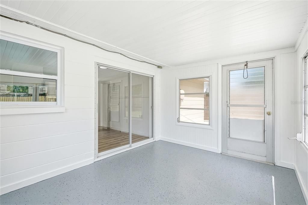 На продажу: $249,900 (2 спален, 1 ванн, 816 Квадратных фут)