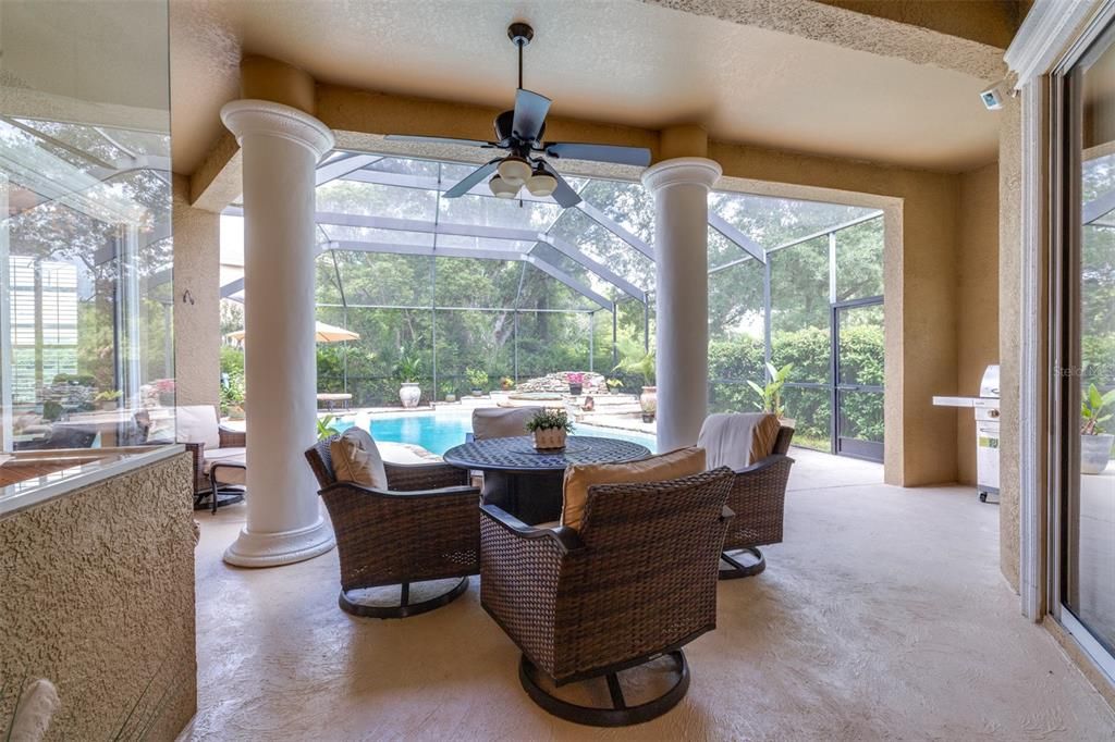 Activo con contrato: $815,000 (4 camas, 3 baños, 2950 Pies cuadrados)