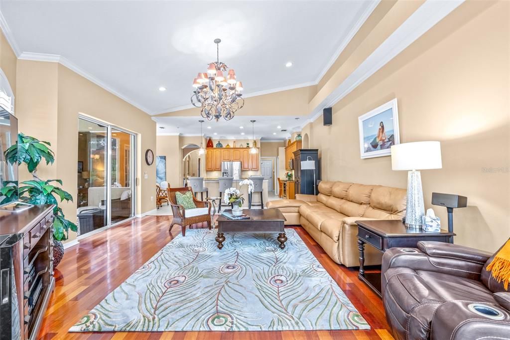 Activo con contrato: $815,000 (4 camas, 3 baños, 2950 Pies cuadrados)