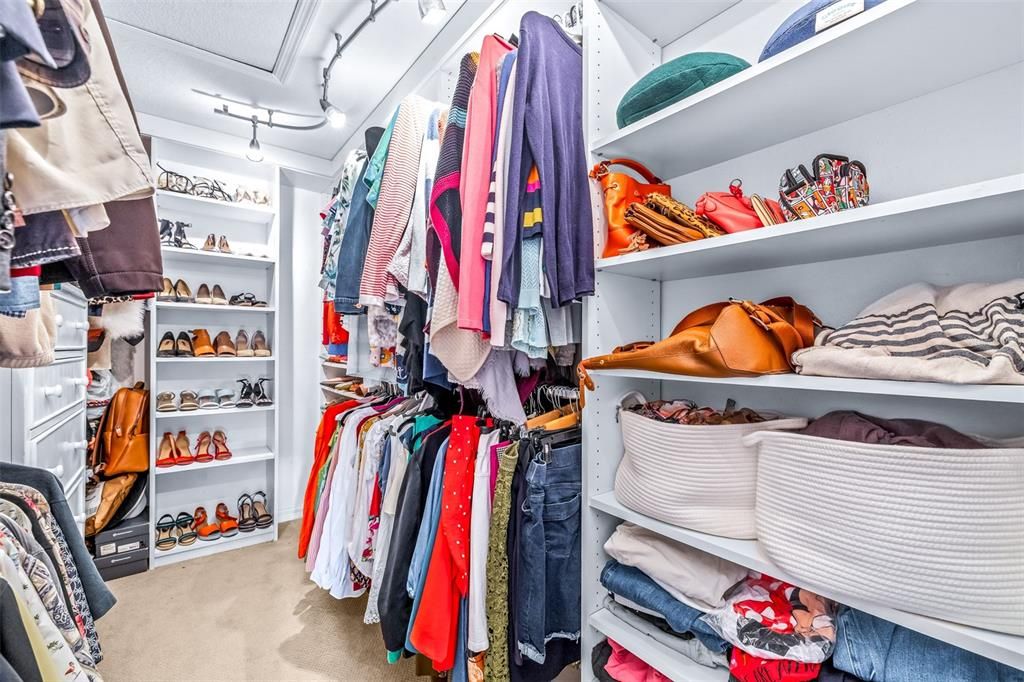Activo con contrato: $815,000 (4 camas, 3 baños, 2950 Pies cuadrados)