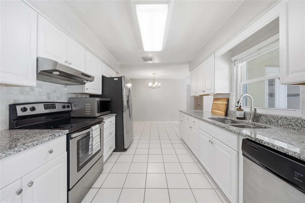 На продажу: $399,999 (3 спален, 2 ванн, 1563 Квадратных фут)
