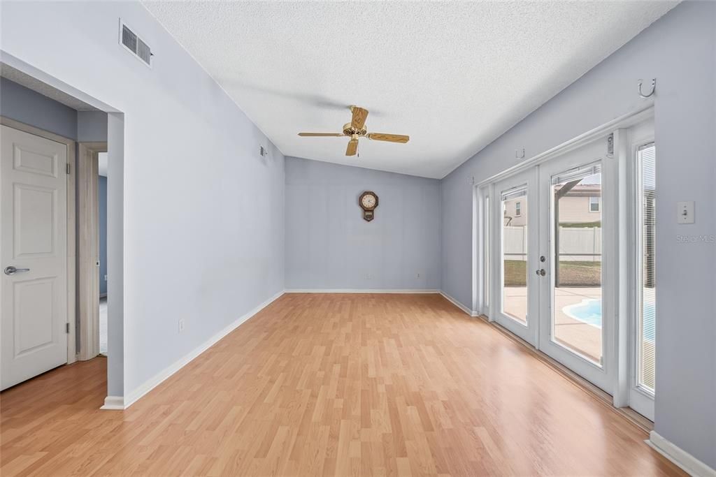 На продажу: $399,999 (3 спален, 2 ванн, 1563 Квадратных фут)
