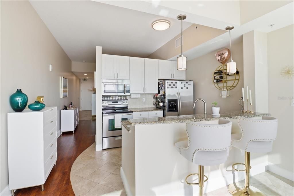 For Sale: $215,000 (1 beds, 1 baths, 644 Square Feet)
