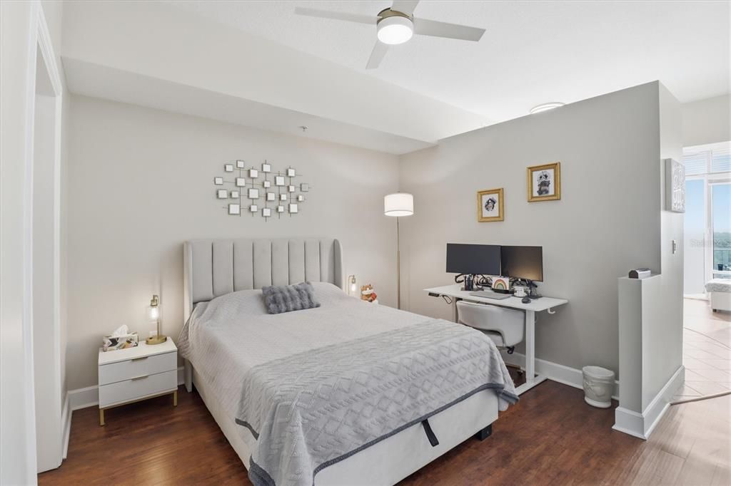 For Sale: $215,000 (1 beds, 1 baths, 644 Square Feet)