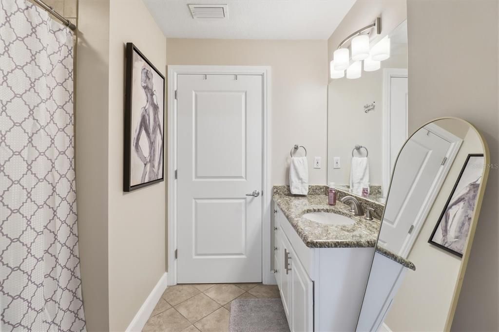For Sale: $215,000 (1 beds, 1 baths, 644 Square Feet)