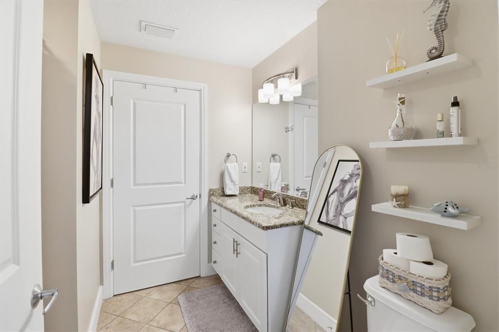 For Sale: $215,000 (1 beds, 1 baths, 644 Square Feet)