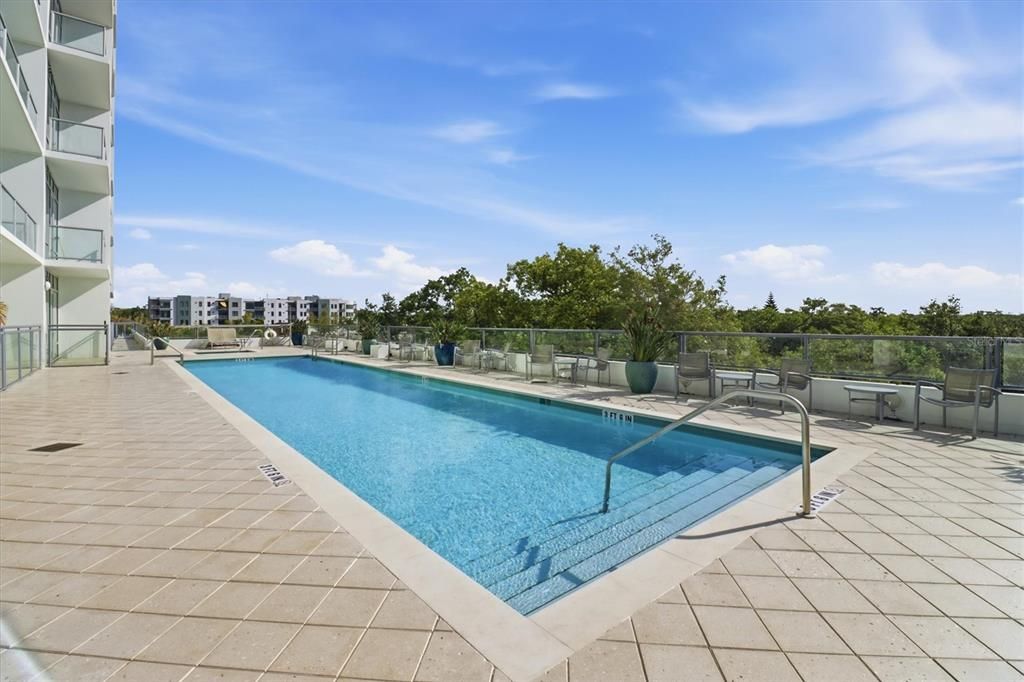 For Sale: $215,000 (1 beds, 1 baths, 644 Square Feet)