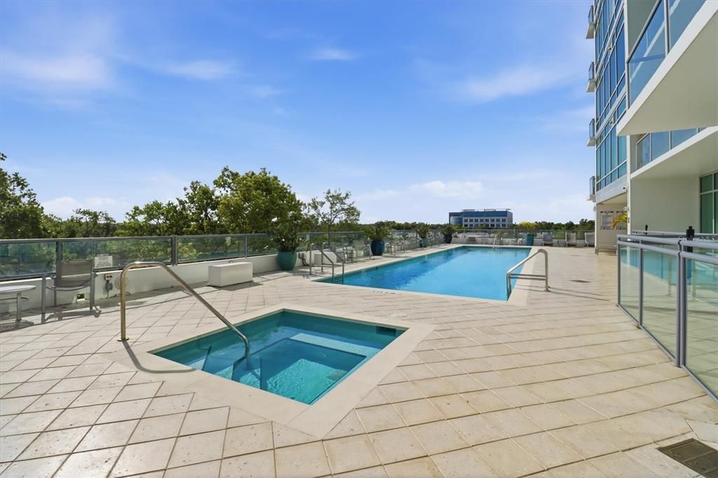 For Sale: $215,000 (1 beds, 1 baths, 644 Square Feet)