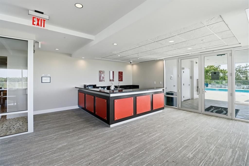 For Sale: $215,000 (1 beds, 1 baths, 644 Square Feet)