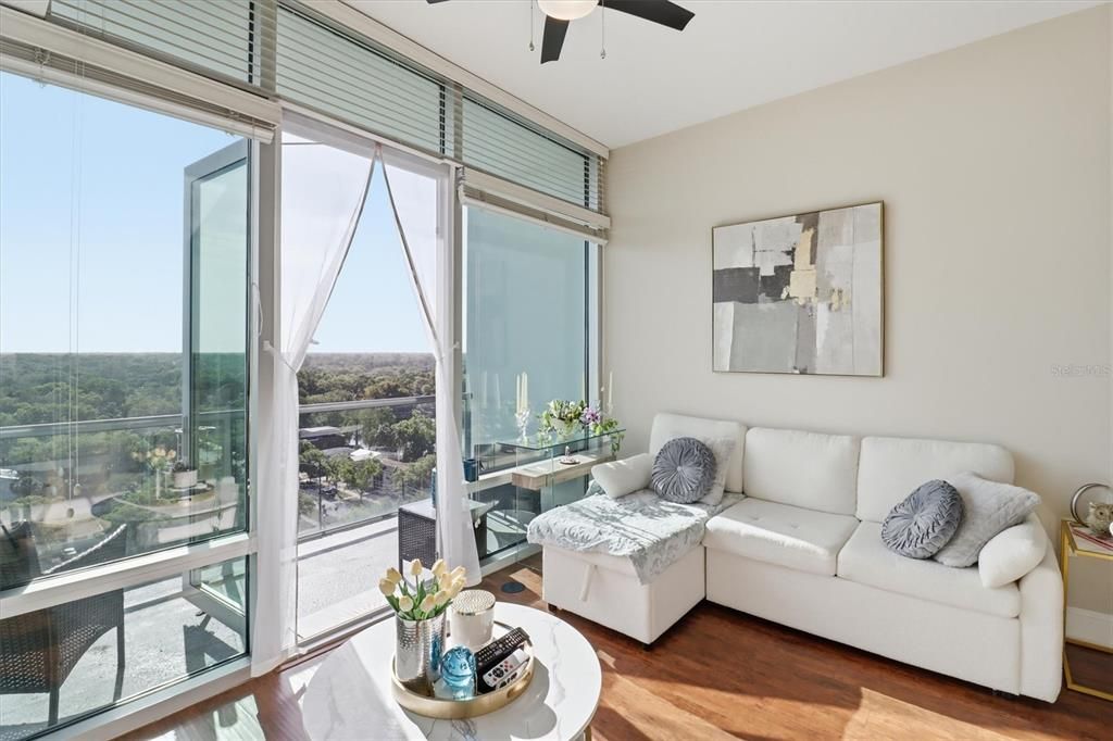 For Sale: $215,000 (1 beds, 1 baths, 644 Square Feet)