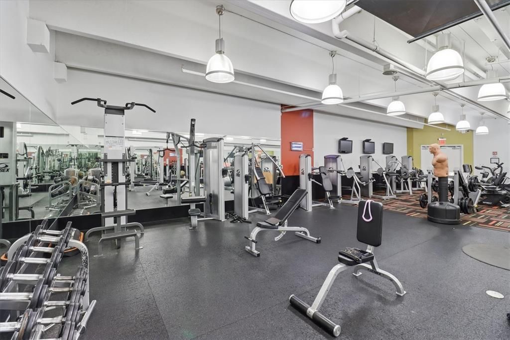 For Sale: $215,000 (1 beds, 1 baths, 644 Square Feet)