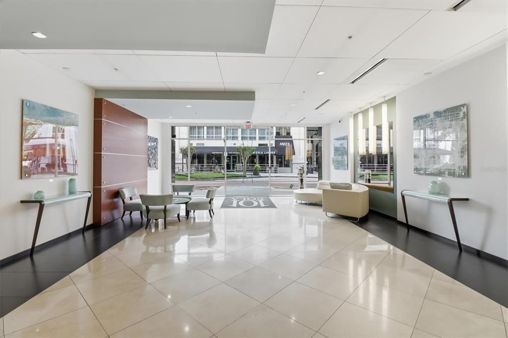 For Sale: $215,000 (1 beds, 1 baths, 644 Square Feet)