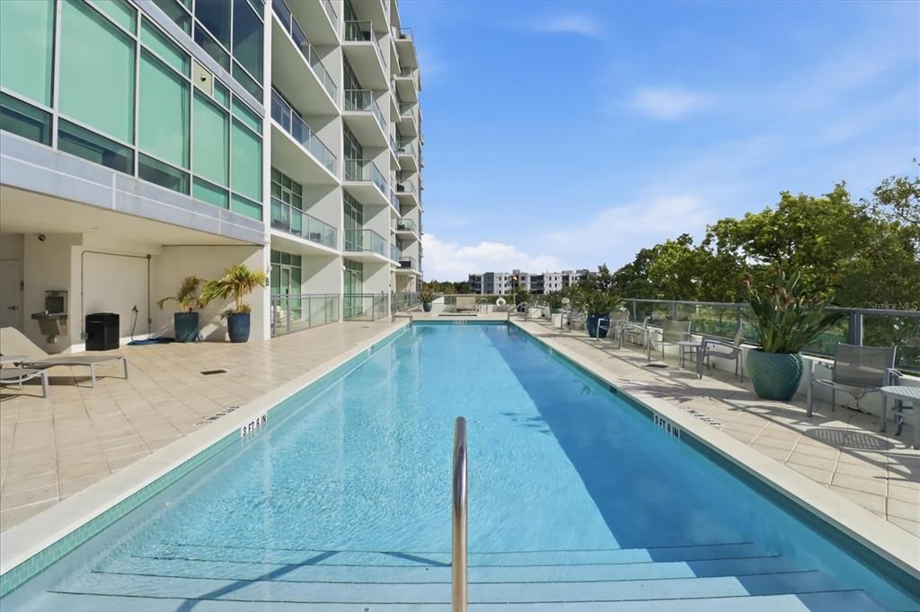 For Sale: $215,000 (1 beds, 1 baths, 644 Square Feet)