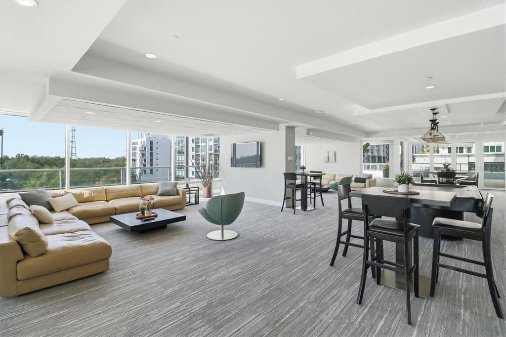 For Sale: $215,000 (1 beds, 1 baths, 644 Square Feet)
