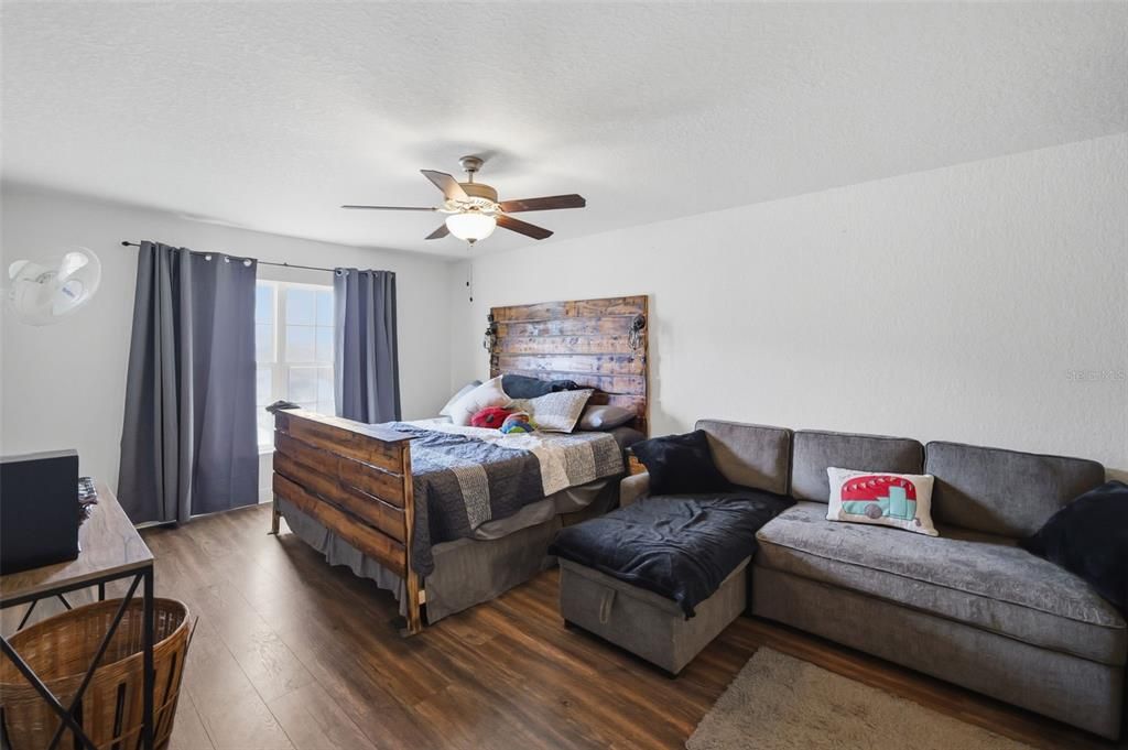 En Venta: $335,000 (3 camas, 2 baños, 2035 Pies cuadrados)