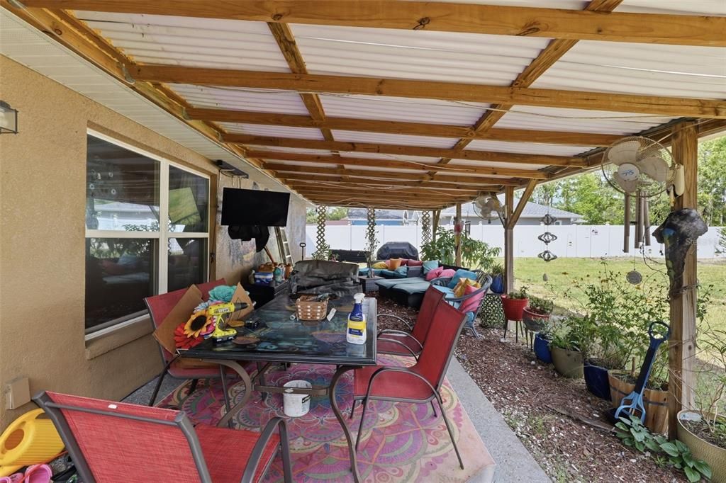 En Venta: $335,000 (3 camas, 2 baños, 2035 Pies cuadrados)