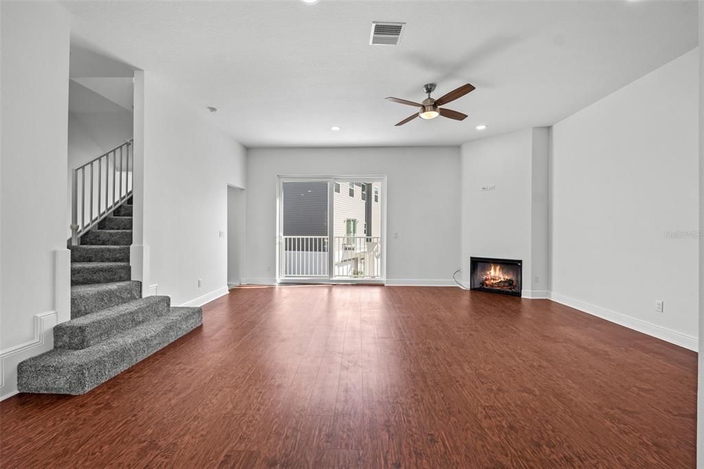 For Rent: $2,400 (3 beds, 2 baths, 1670 Square Feet)