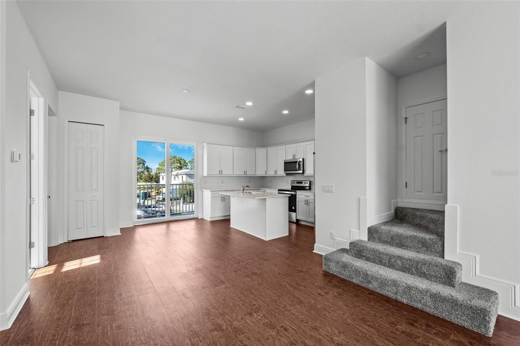 For Rent: $2,400 (3 beds, 2 baths, 1670 Square Feet)