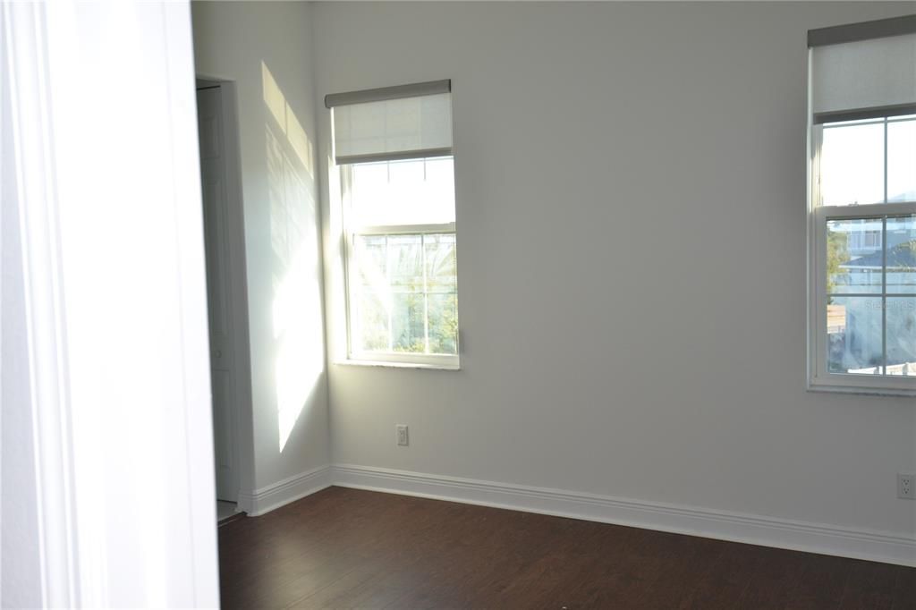 For Rent: $2,400 (3 beds, 2 baths, 1670 Square Feet)