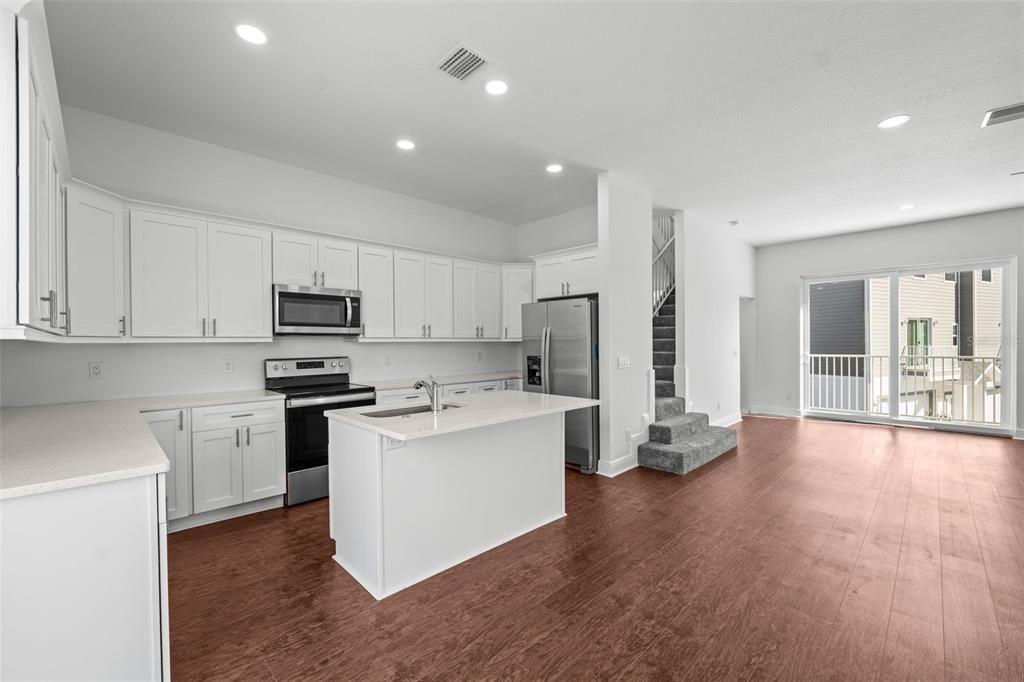 For Rent: $2,400 (3 beds, 2 baths, 1670 Square Feet)