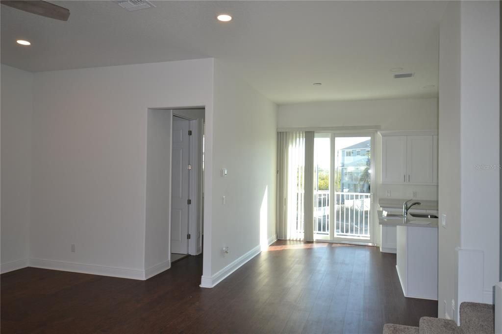 For Rent: $2,400 (3 beds, 2 baths, 1670 Square Feet)