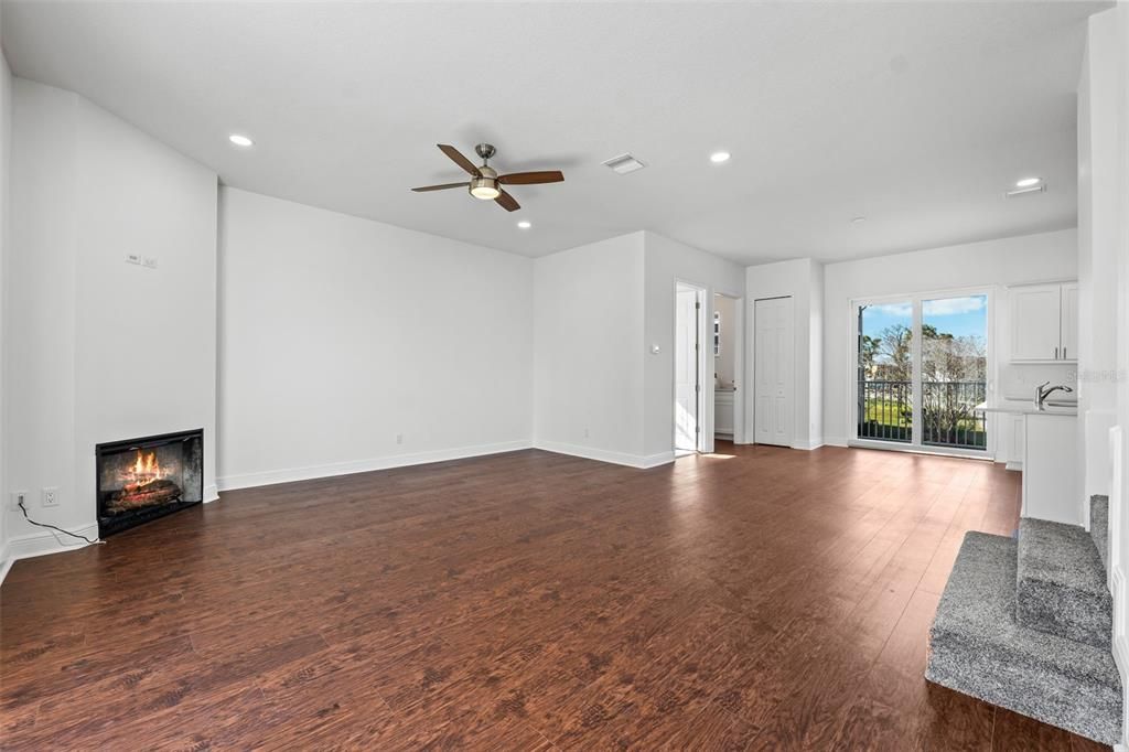 For Rent: $2,400 (3 beds, 2 baths, 1670 Square Feet)