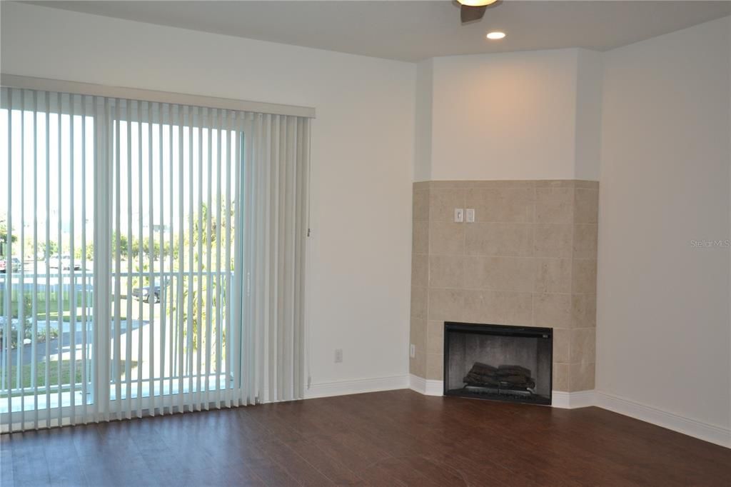 For Rent: $2,400 (3 beds, 2 baths, 1670 Square Feet)