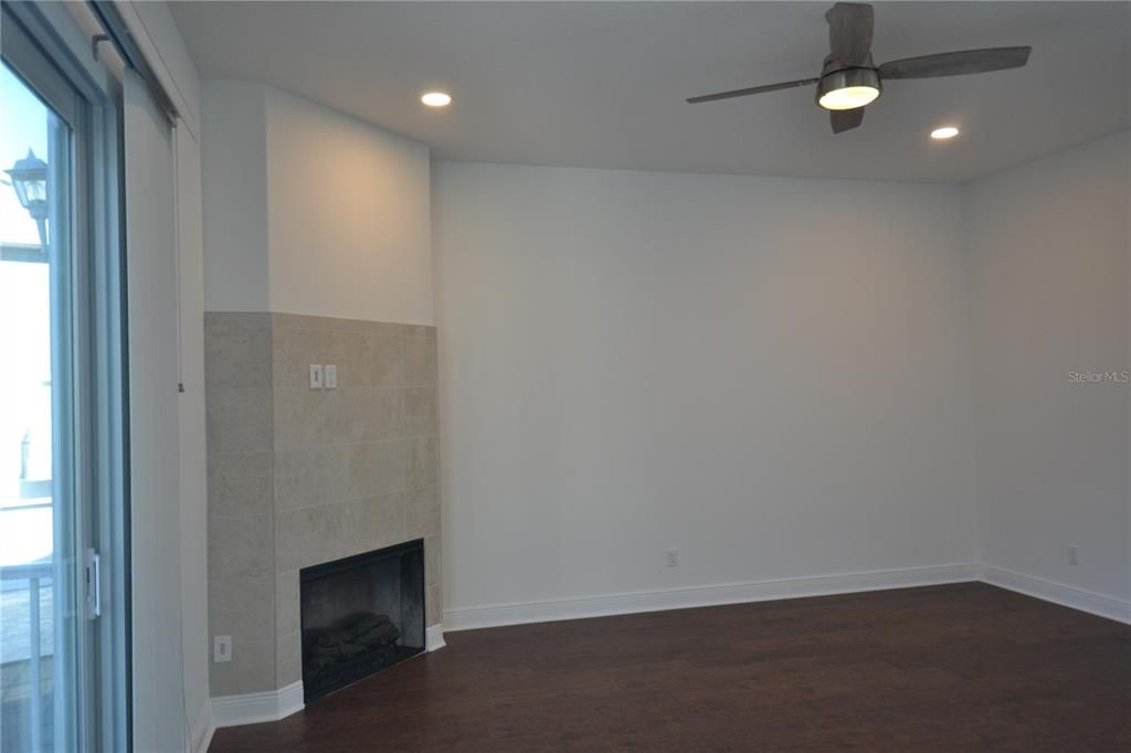 For Rent: $2,400 (3 beds, 2 baths, 1670 Square Feet)