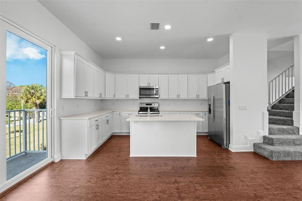 For Rent: $2,400 (3 beds, 2 baths, 1670 Square Feet)