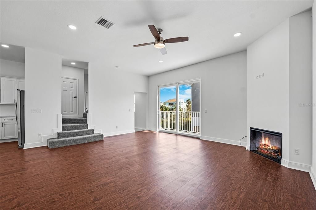 For Rent: $2,400 (3 beds, 2 baths, 1670 Square Feet)