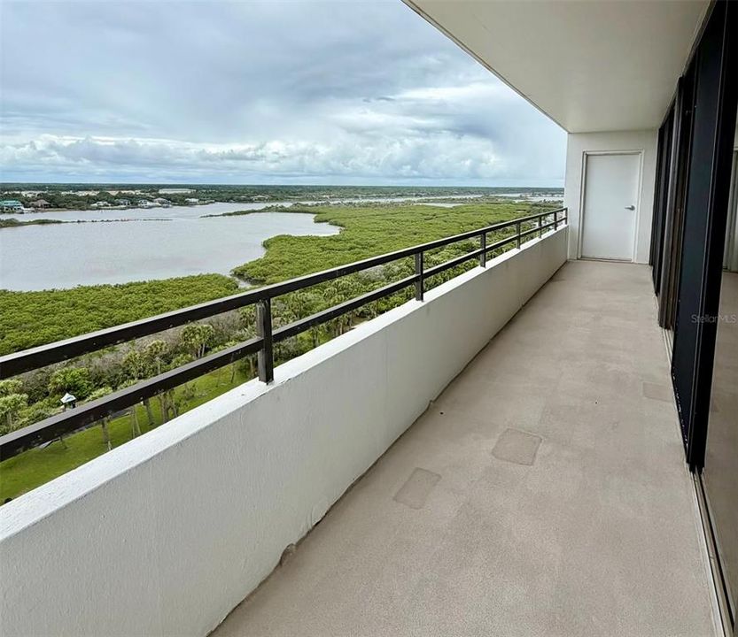 For Sale: $499,000 (2 beds, 2 baths, 1215 Square Feet)