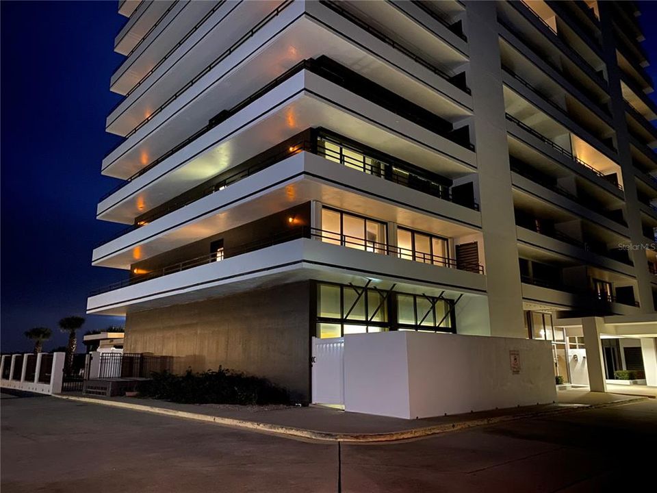 For Sale: $499,000 (2 beds, 2 baths, 1215 Square Feet)