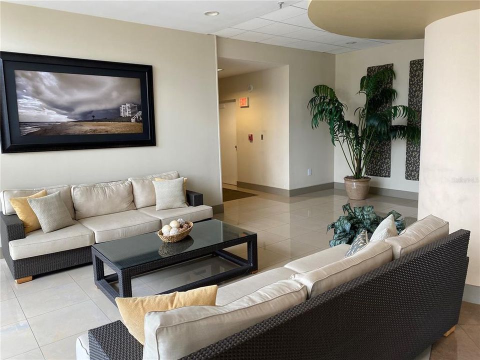 For Sale: $499,000 (2 beds, 2 baths, 1215 Square Feet)