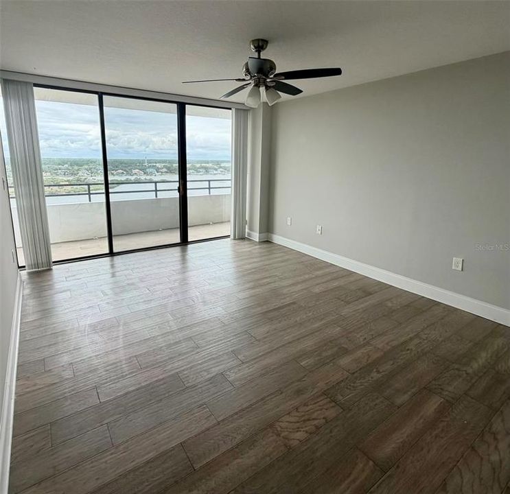 For Sale: $499,000 (2 beds, 2 baths, 1215 Square Feet)
