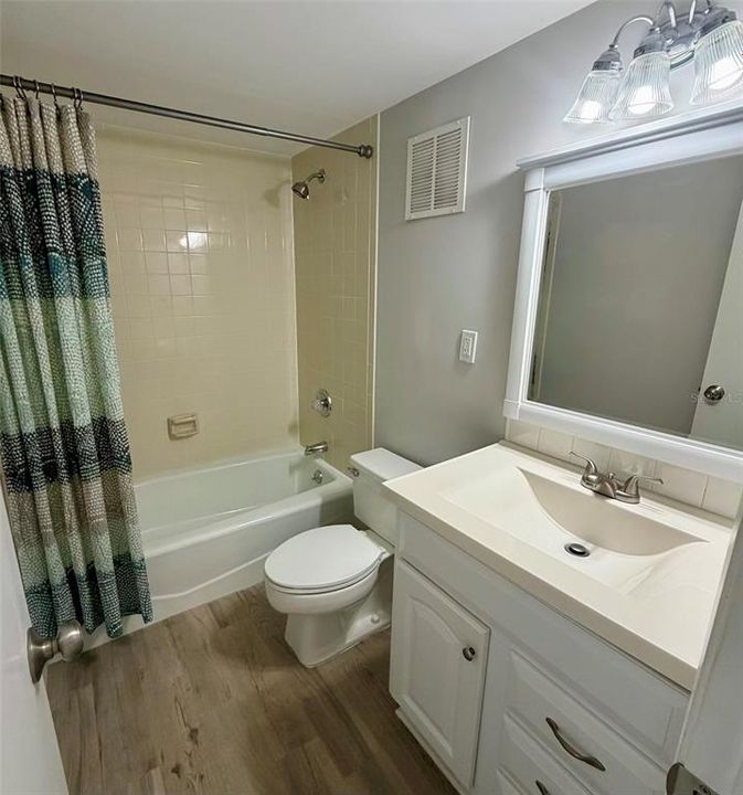 For Sale: $499,000 (2 beds, 2 baths, 1215 Square Feet)