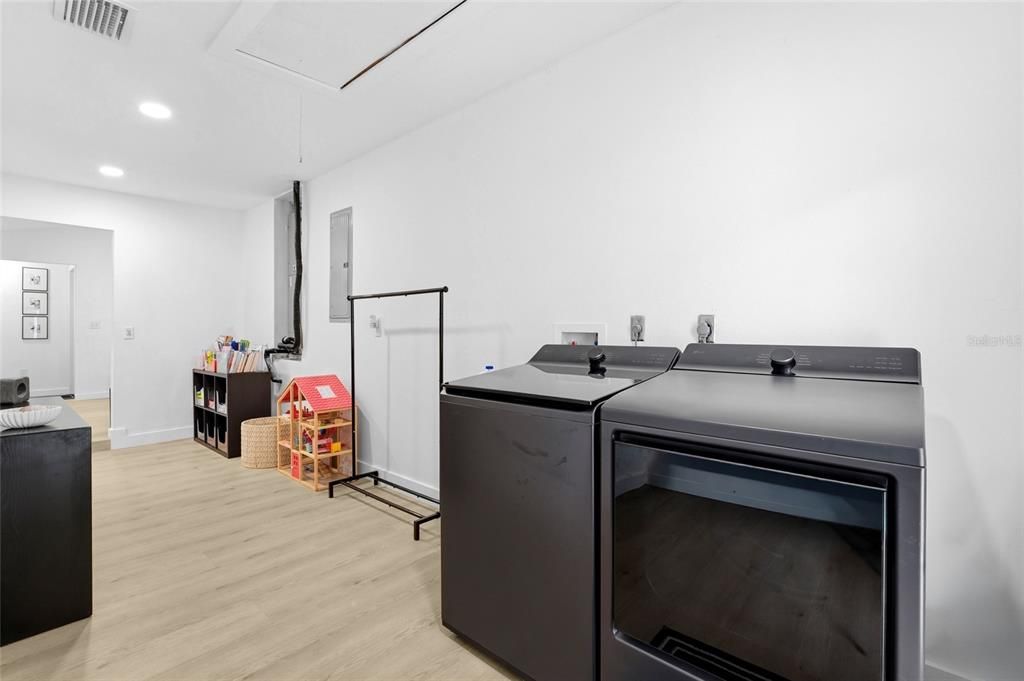 For Sale: $895,000 (4 beds, 2 baths, 2078 Square Feet)