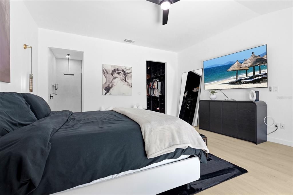 For Sale: $895,000 (4 beds, 2 baths, 2078 Square Feet)