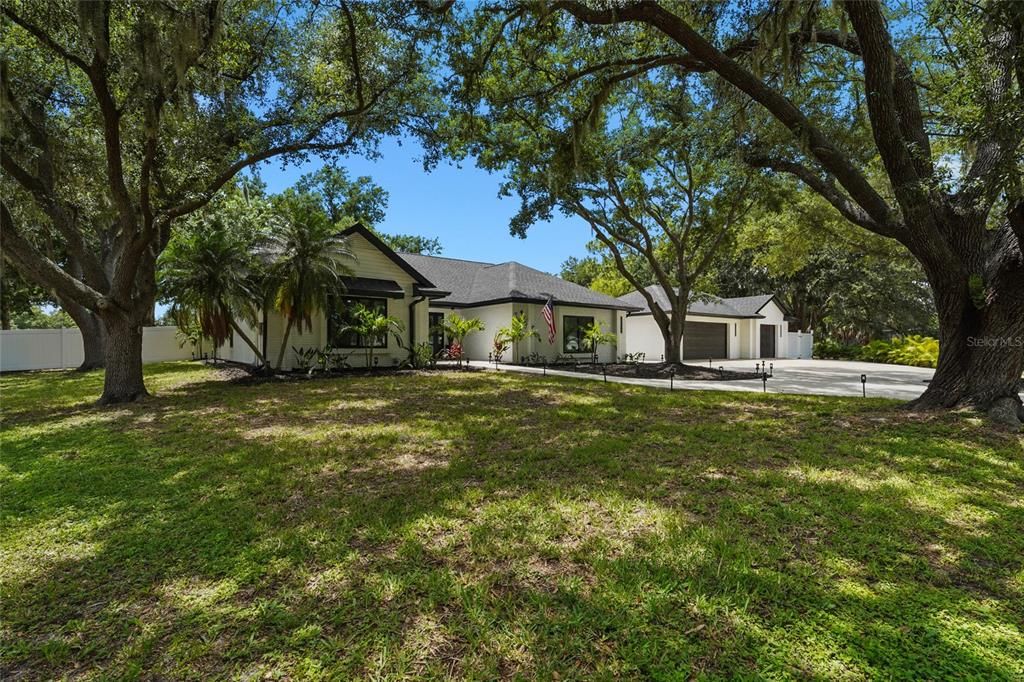 For Sale: $895,000 (4 beds, 2 baths, 2078 Square Feet)