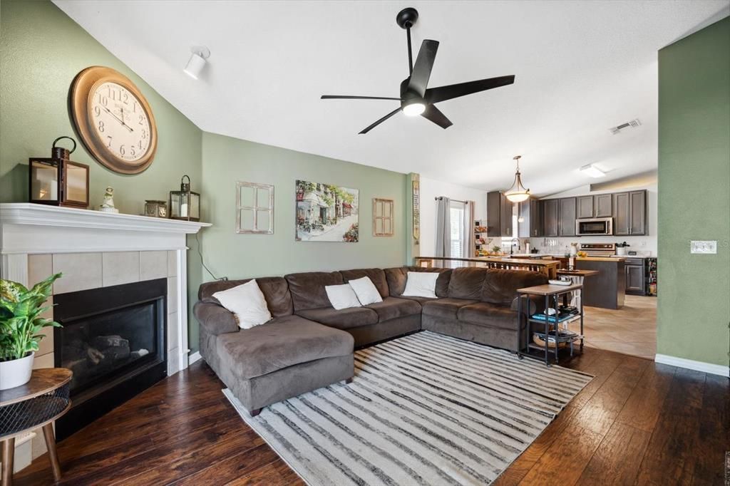 For Sale: $330,000 (4 beds, 2 baths, 1958 Square Feet)
