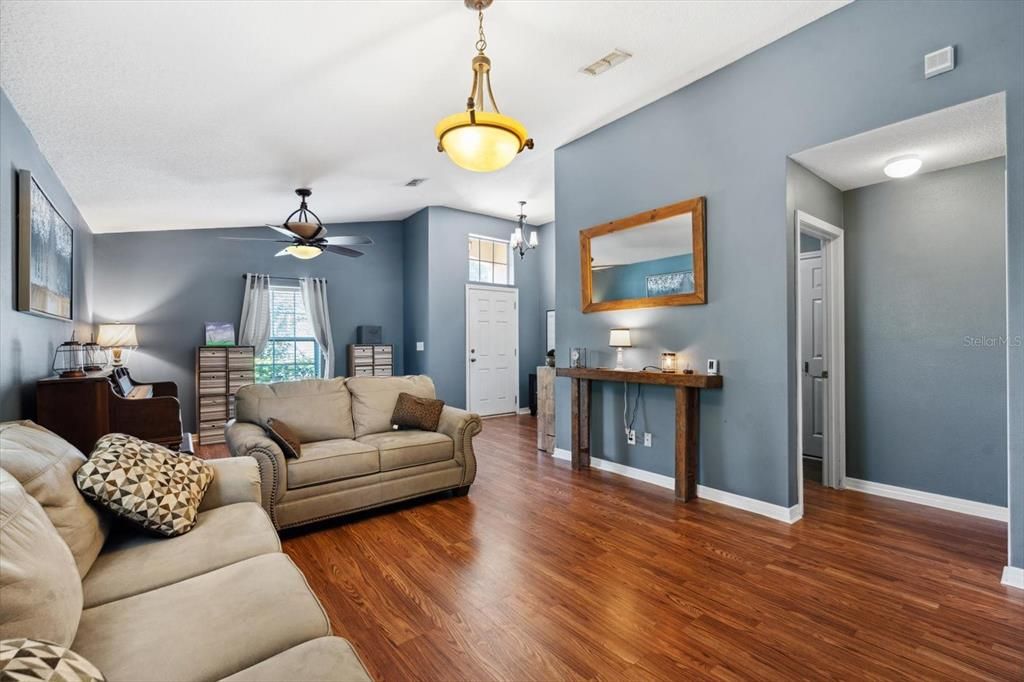 For Sale: $330,000 (4 beds, 2 baths, 1958 Square Feet)