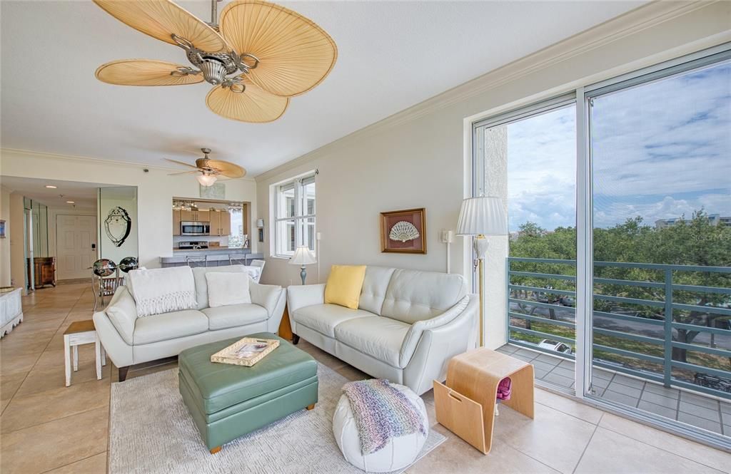 For Sale: $645,000 (2 beds, 2 baths, 1300 Square Feet)