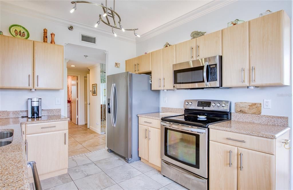For Sale: $645,000 (2 beds, 2 baths, 1300 Square Feet)