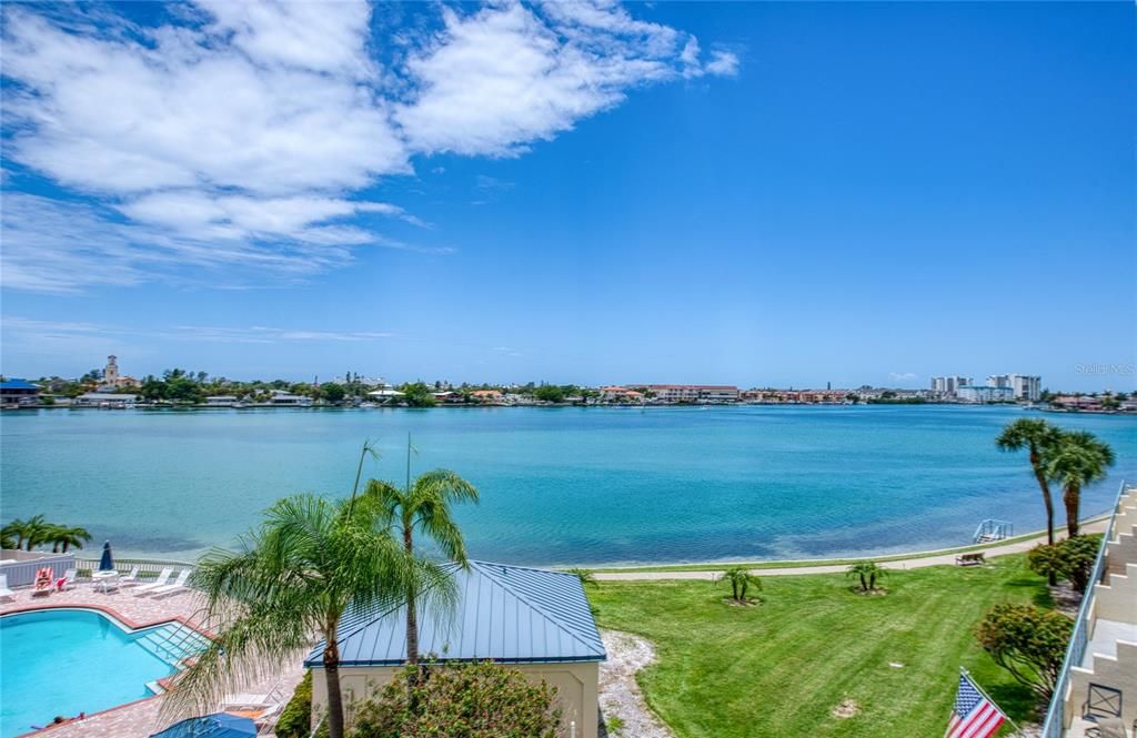 For Sale: $645,000 (2 beds, 2 baths, 1300 Square Feet)