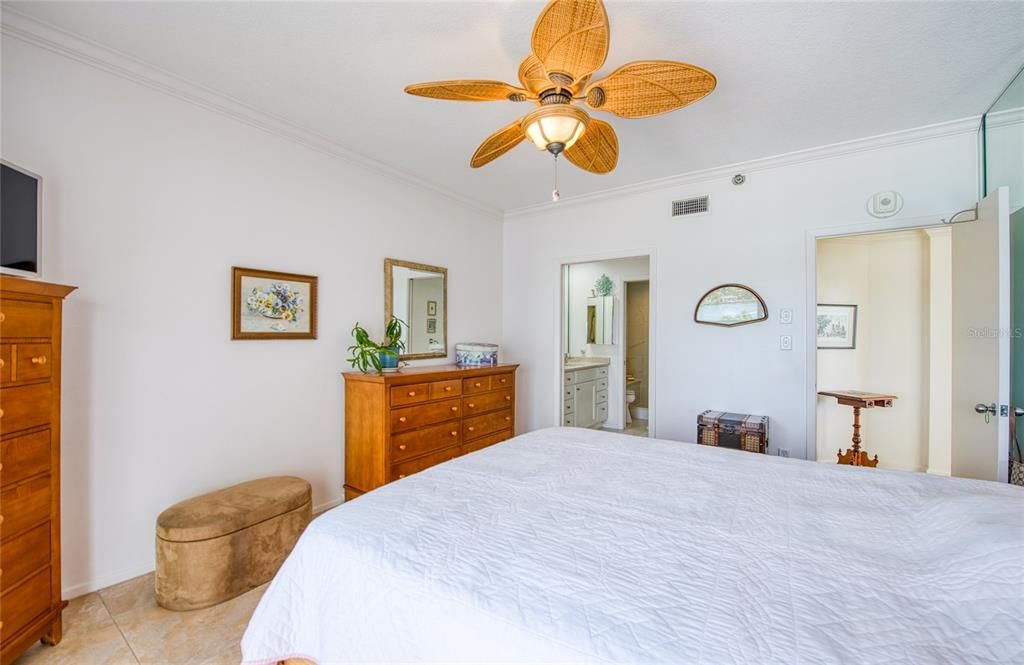 For Sale: $645,000 (2 beds, 2 baths, 1300 Square Feet)