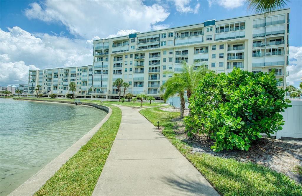 For Sale: $645,000 (2 beds, 2 baths, 1300 Square Feet)