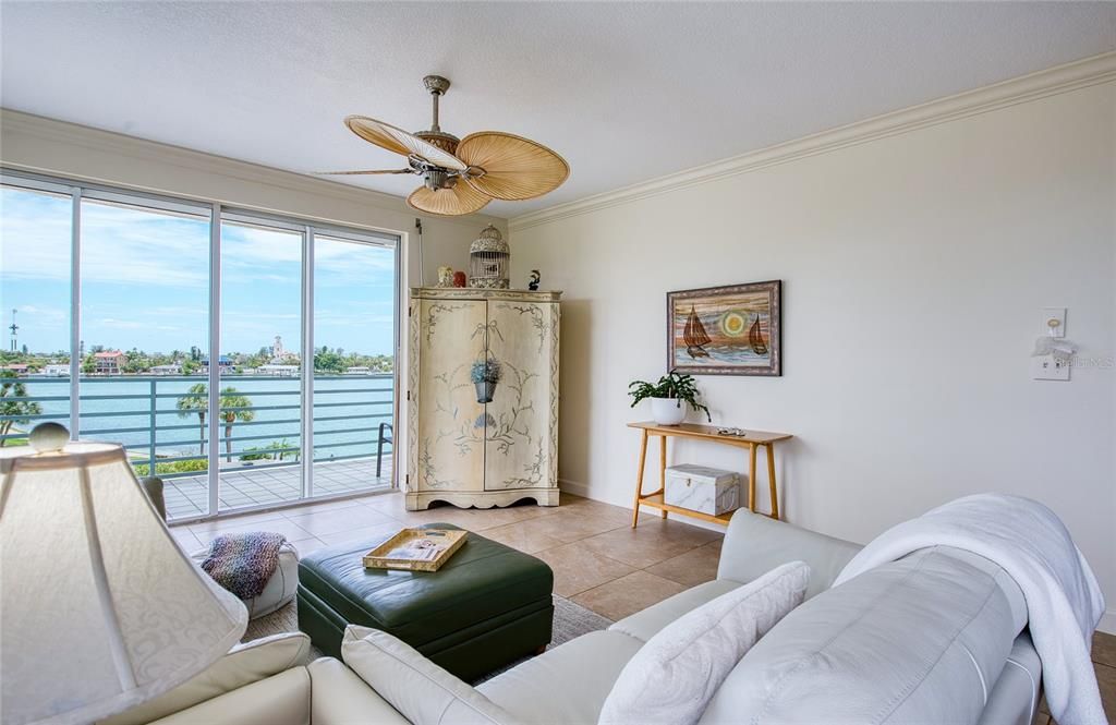 For Sale: $645,000 (2 beds, 2 baths, 1300 Square Feet)